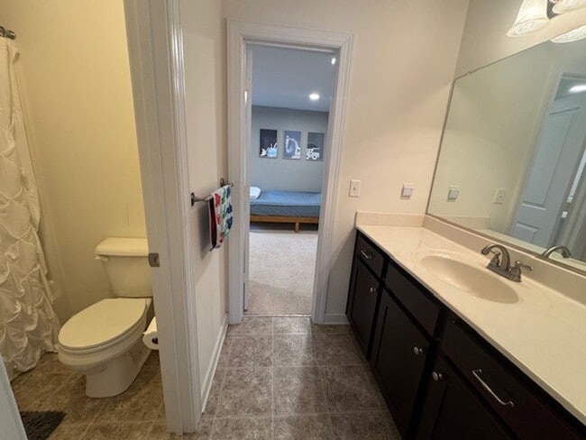 Building Photo - Adorable duplex condo in Red Mill.