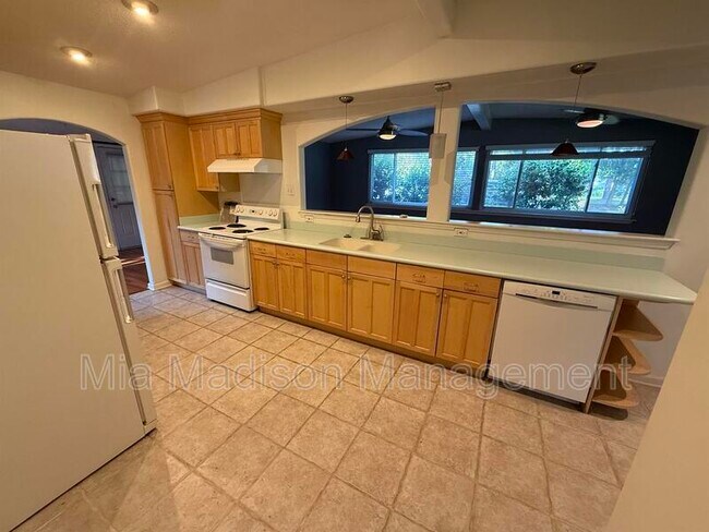 Building Photo - 146 Jacquelyn Dr