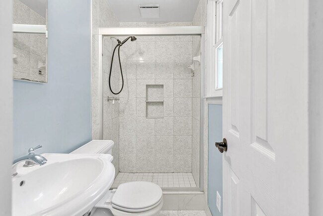 Building Photo - 707 Christine Ave