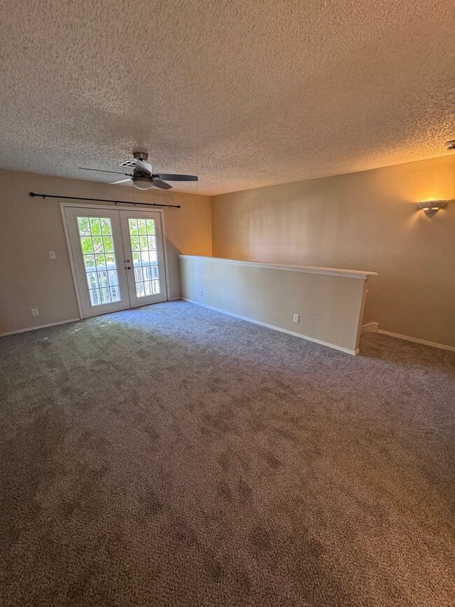 Building Photo - Darling 1 Bed, 1.5 Bath Townhouse with sma...