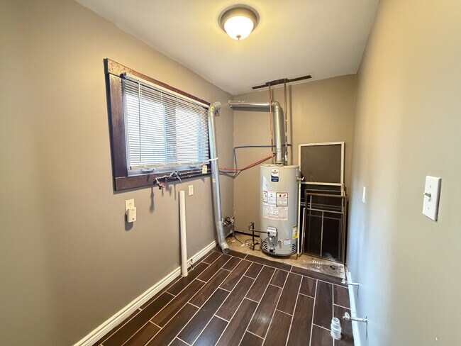 Building Photo - 11 Pooley Pl