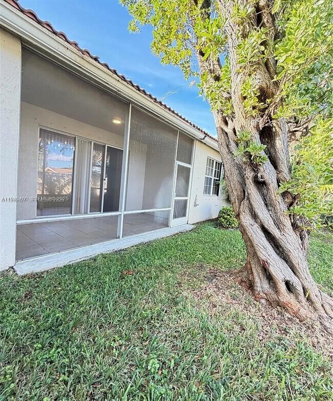 Building Photo - 2650 E Aragon Blvd