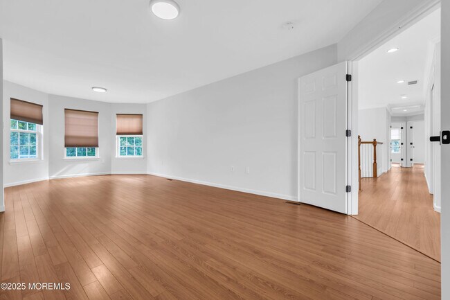 Building Photo - 3 Wellesly Ct