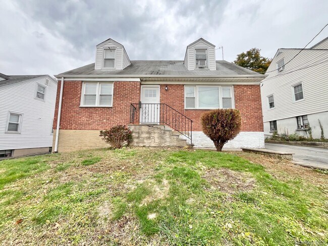 Building Photo - 237 Woodland Ave