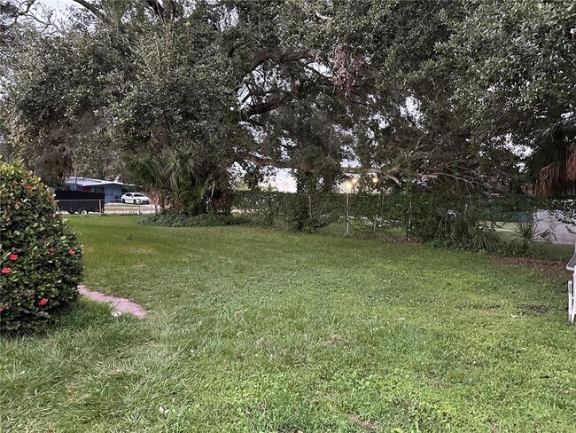 Building Photo - 734 21st Ave S