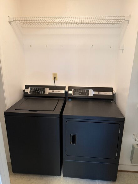 Building Photo - 1402 Groton Ct