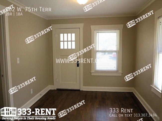 Building Photo - 702 W 75th Terrace