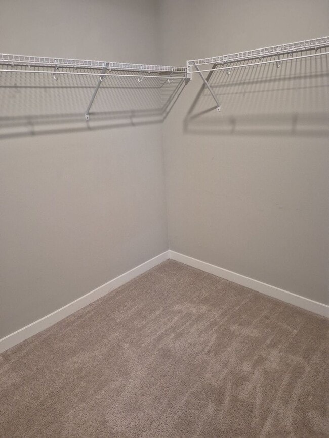 Building Photo - Beautiful 5BD/3BA home located in Rainer Ridge