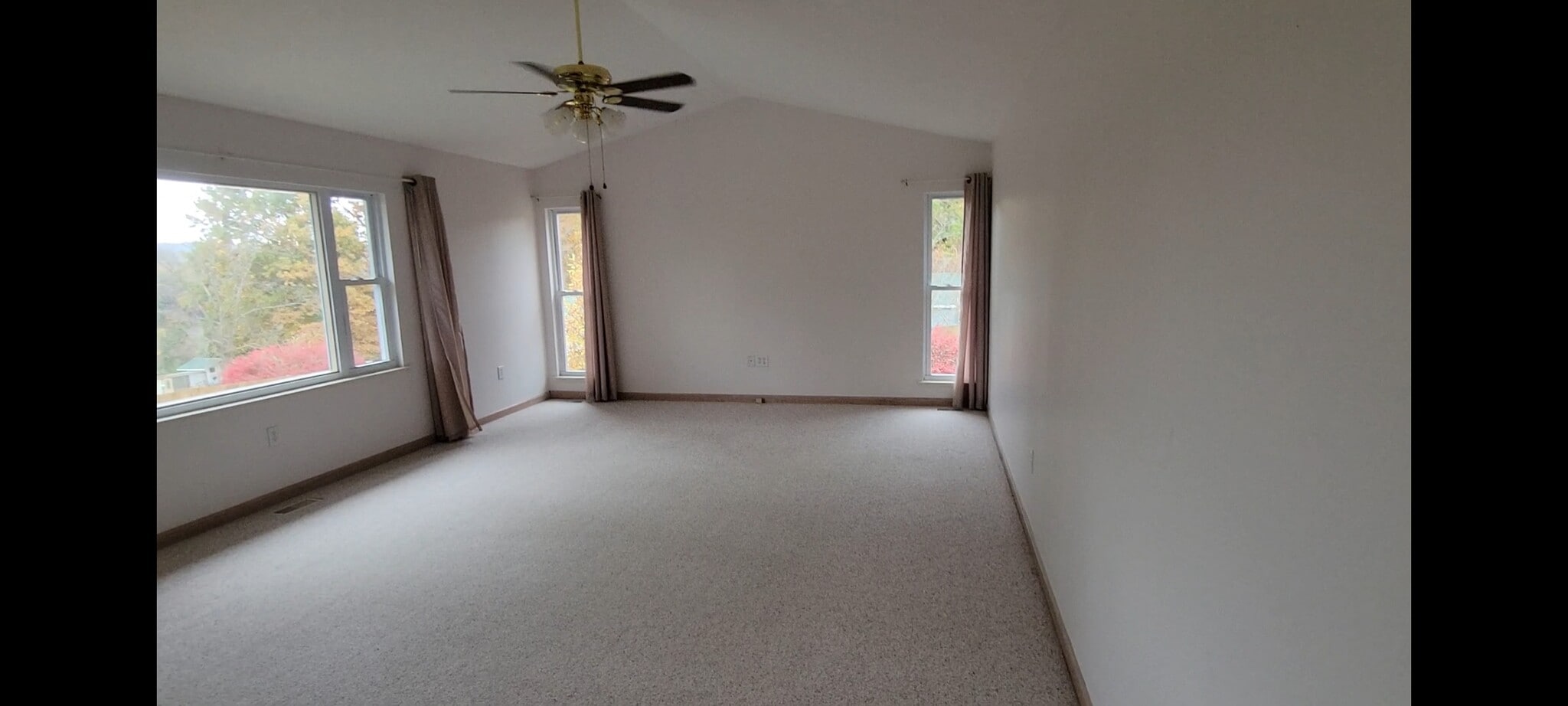 Living Room - 1835 River Rd