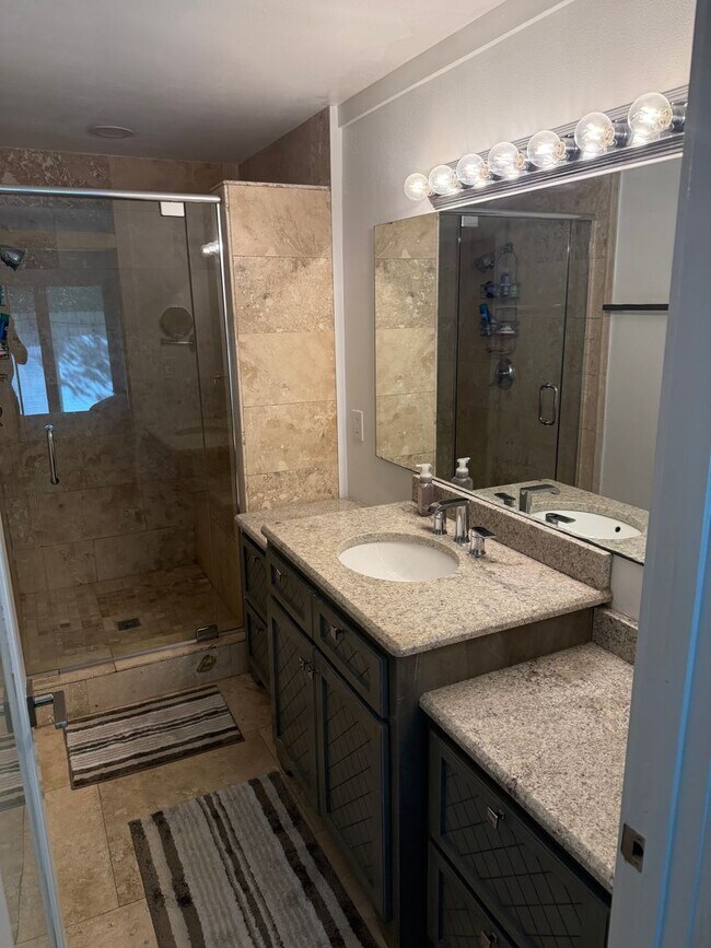 Building Photo - Stunning Updated 3 Bedroom in Fort Walton Beach!