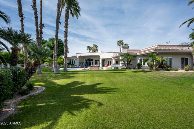 Building Photo - 6649 E Berneil Dr