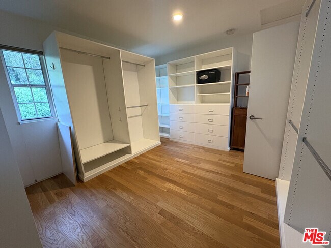 Building Photo - 444 W Avenue 37