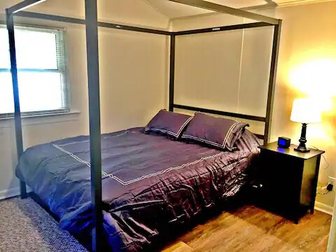 Building Photo - 761 King St