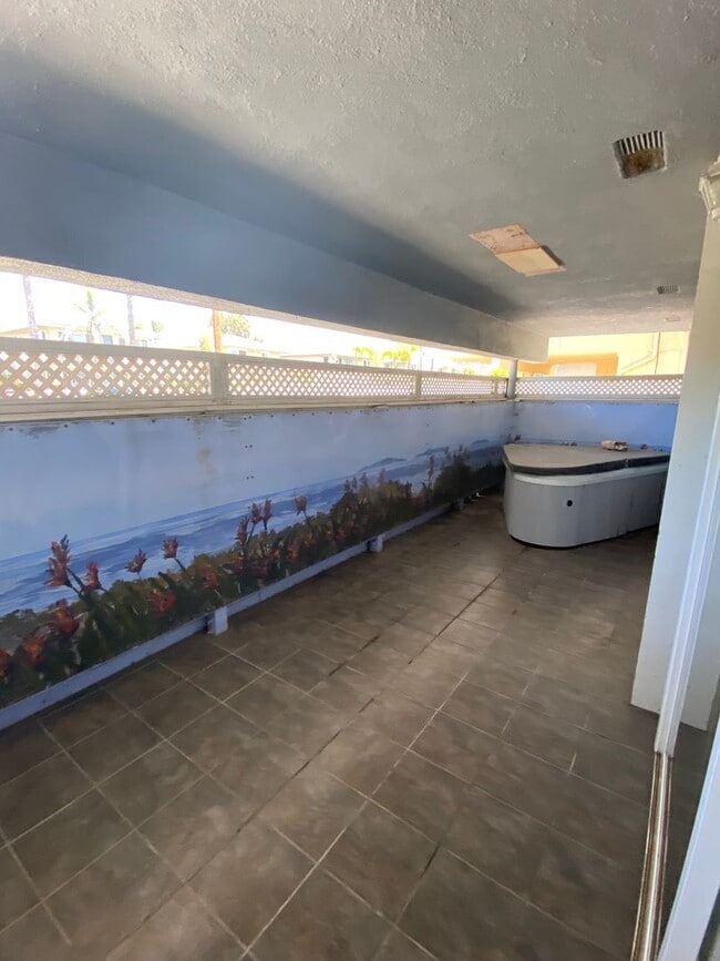 Building Photo - 6681 Del Playa Dr