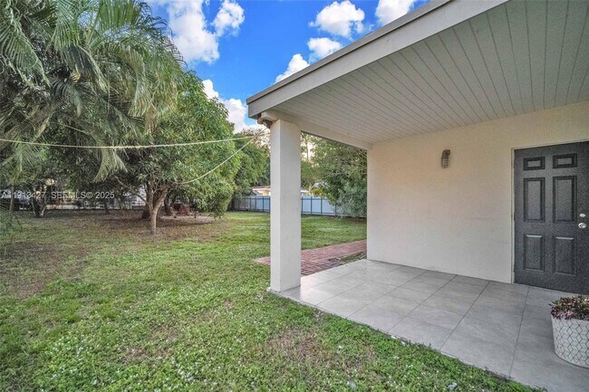 Building Photo - 3030 NW 16th St