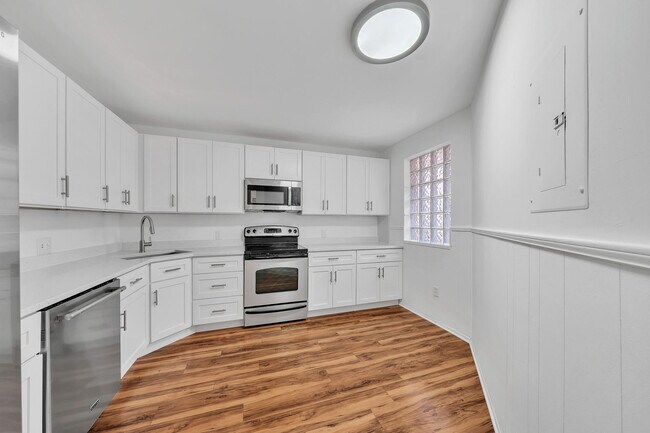 Building Photo - 4111 Coral Tree Cir