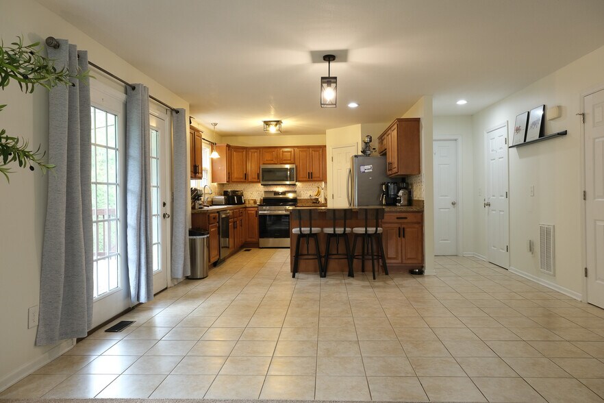 Building Photo - 175 Hunters Rdg