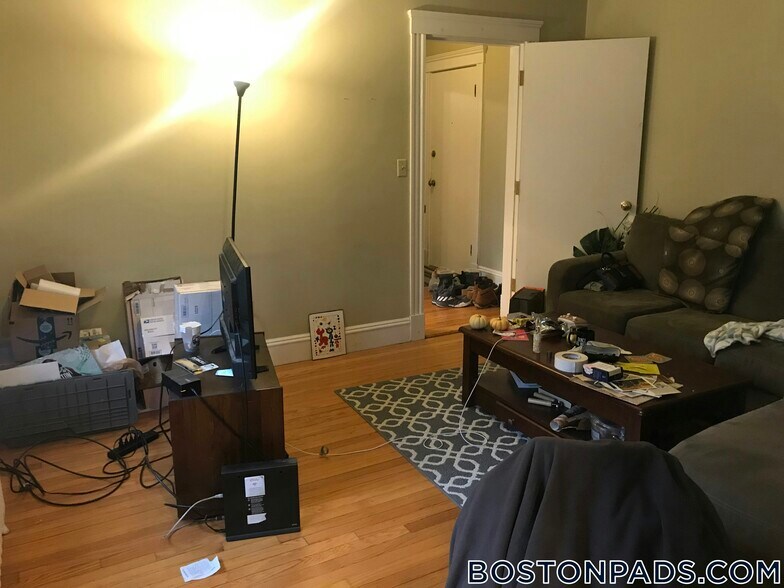 Building Photo - 370 Chestnut Hill Ave