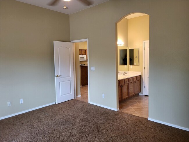 Building Photo - 2622 Discovery