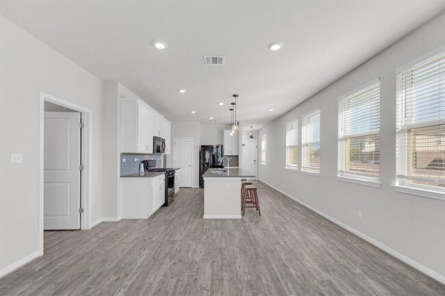 Building Photo - 101 Mountain Valley St