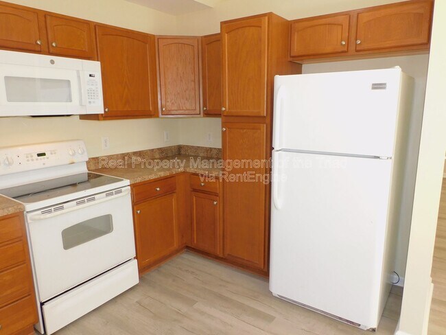 Building Photo - 1856 Oakhurst Park Ln