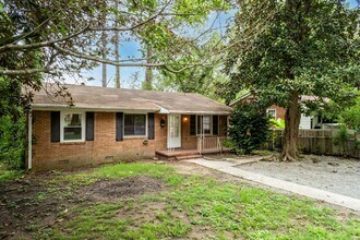 Building Photo - Three Bedroom SFH