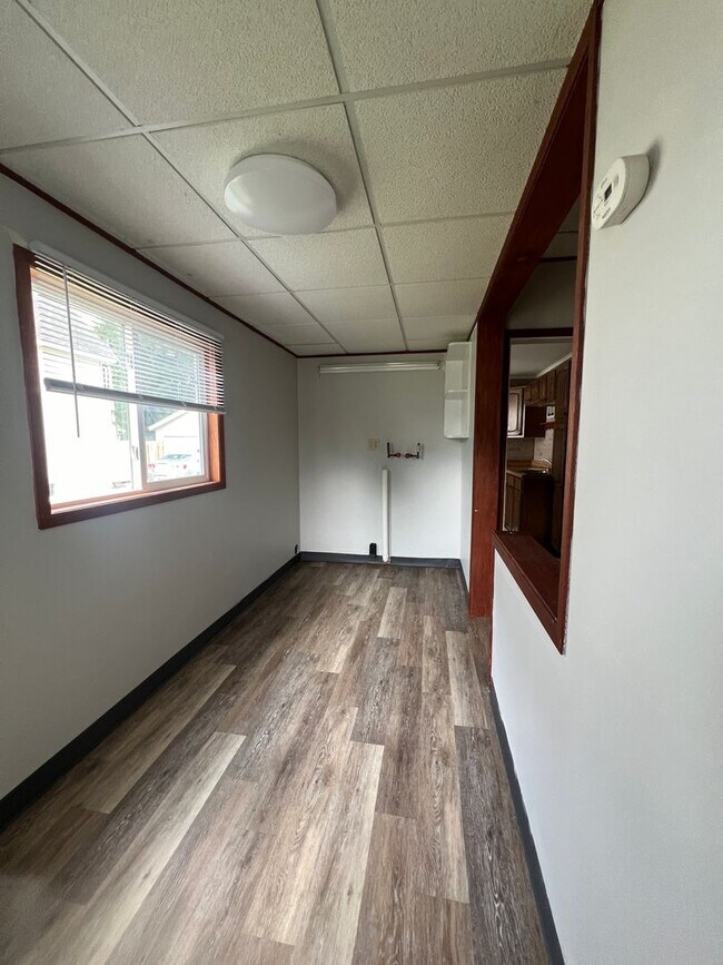 Building Photo - 4 Bedroom 2 Bath House Available in Wausau NOW!