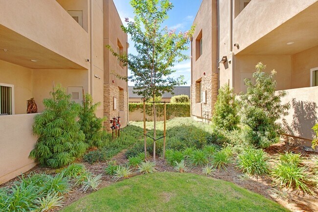 Building Photo - Gorgeous 2 bedroom 2 bath