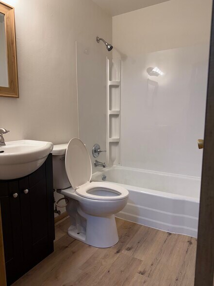 Building Photo - 6207 W Oklahoma Ave