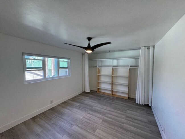Building Photo - Modern Alamitos Beach 2 bedroom Condo plus...