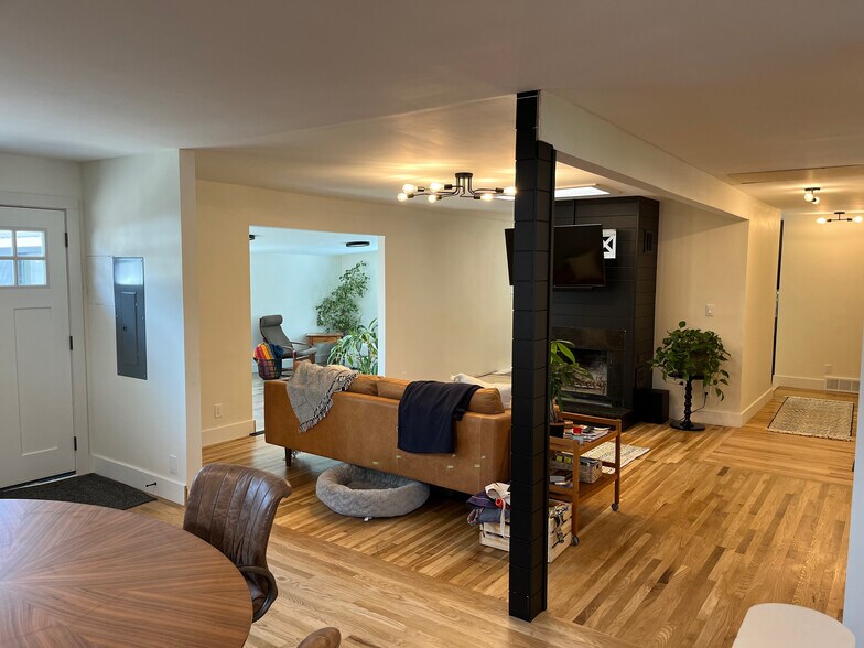 Building Photo - 2754 N Prospect St