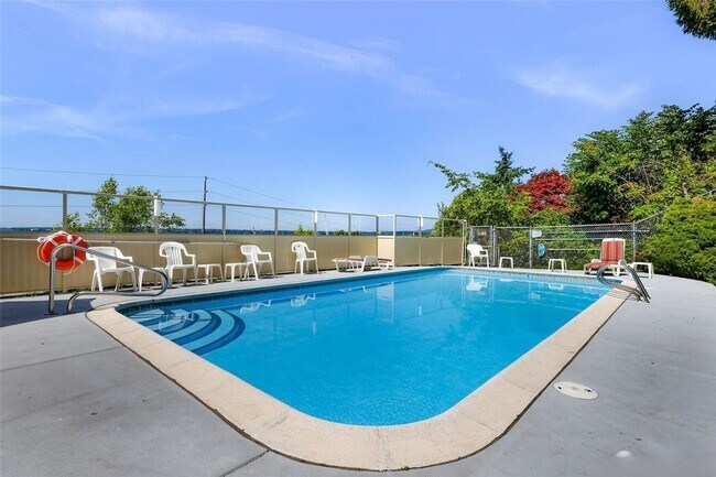 Building Photo - Bayview Condo with Updated Features  - Bou...