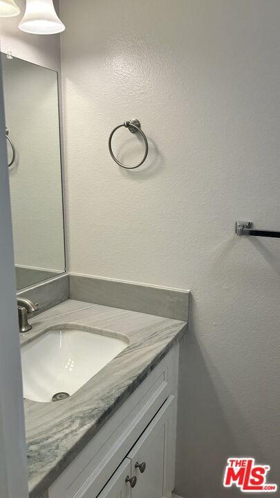 Building Photo - 557 E Verdugo Ave