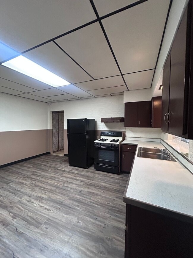 Building Photo - 2 Bedroom Home with bonus room !