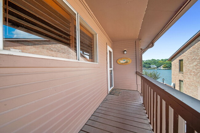 Building Photo - Welcome to your lakeside sanctuary in the gated Lake Pointe condominium community on Lake Conroe....