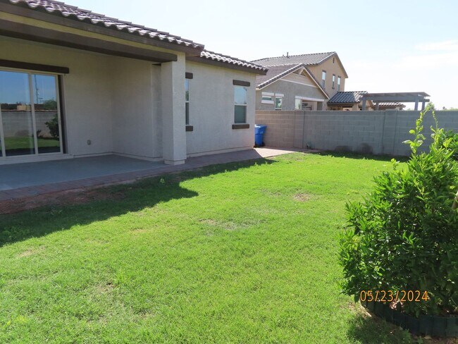Building Photo - Beautiful 4 Bedroom 3 Bath Home in Gated C...
