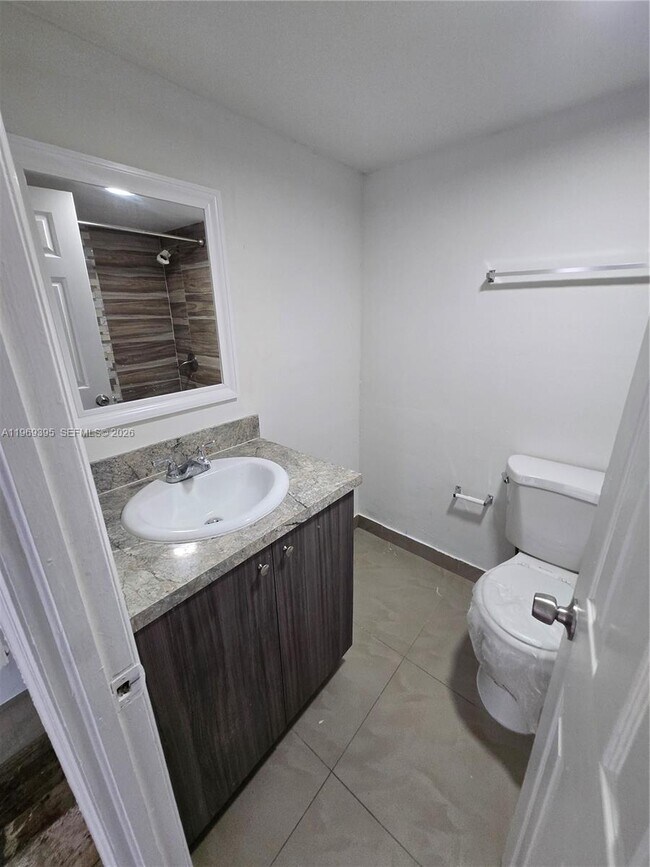 Building Photo - 8007 W 6th Ave