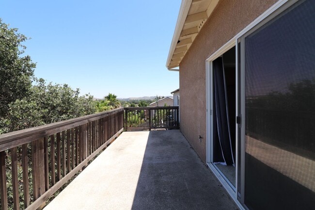 Building Photo - Beautiful Templeton Home