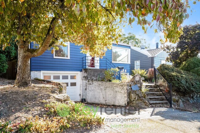 Building Photo - **Rent Special** Elegant Three Bedroom Hom...