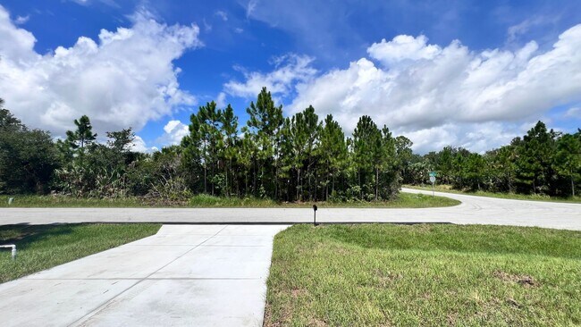 Building Photo - Spacious 3-Bedroom Home with Garage & Pati...