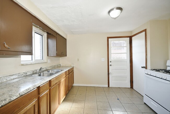 Building Photo - 3 Bedroom Home in Duquesne Available Now! ...