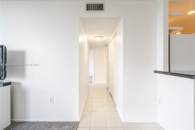 Building Photo - 2500 NE 135th St