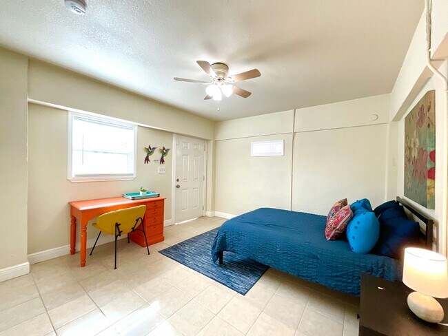 Building Photo - 319 S Olive St