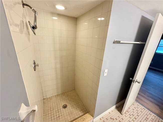 Building Photo - 28121 Pine Haven Way