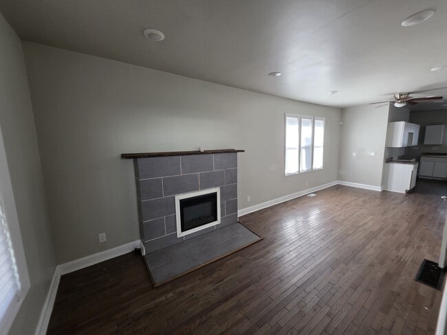 Building Photo - 3009 Hurlbut St