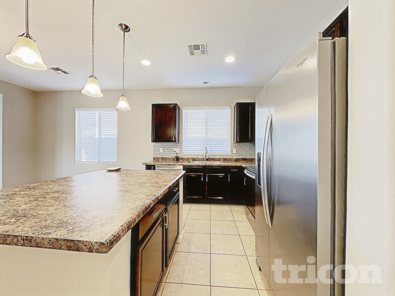 Building Photo - 819 W Dana Dr