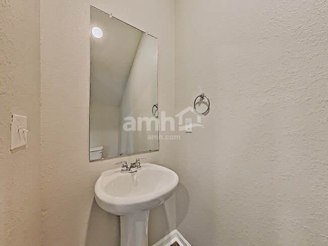 Building Photo - 3405 Ridge HillPkwy