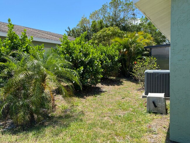 Building Photo - 1781 SE Linpark Ct