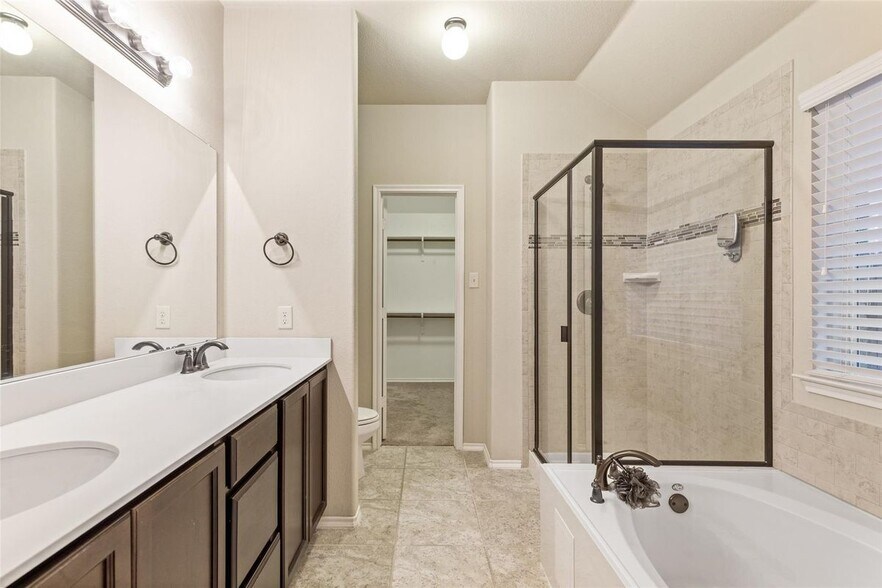 Building Photo - 205 Whitman Dr