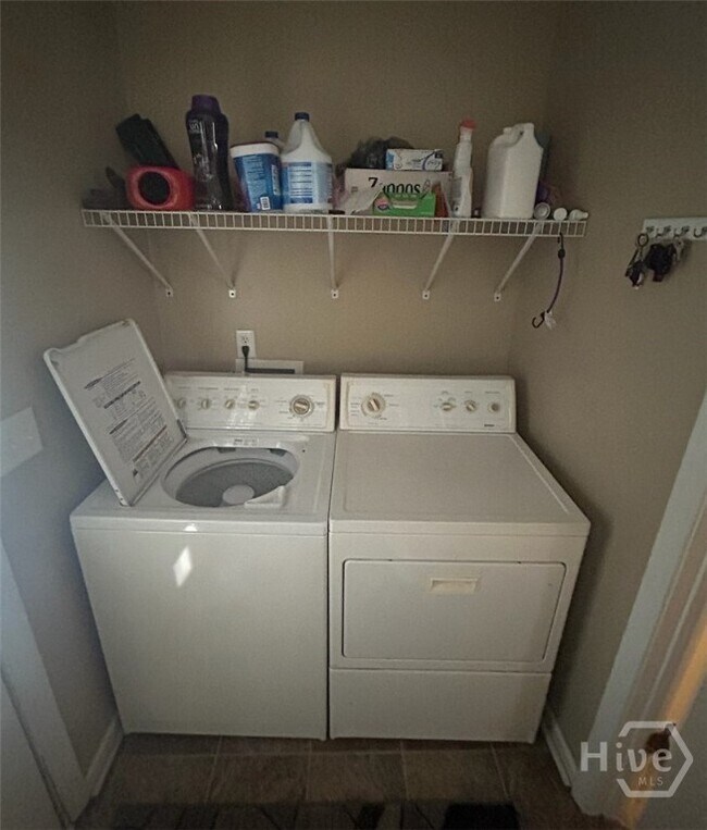 Building Photo - 146 Oak Meadows Dr